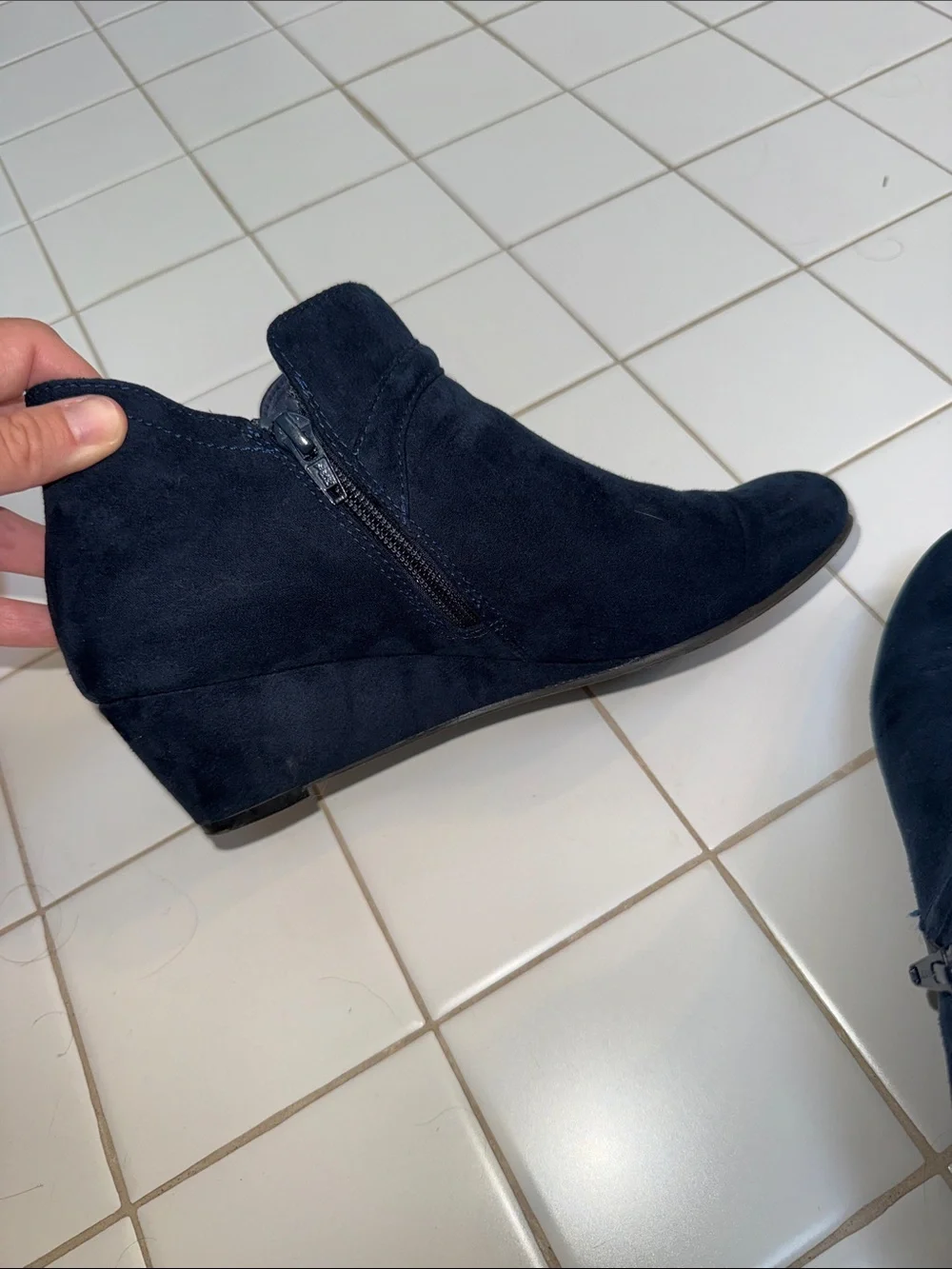 Women’s Croft and Barrow Navy Suede Slip-On Casual Shoes